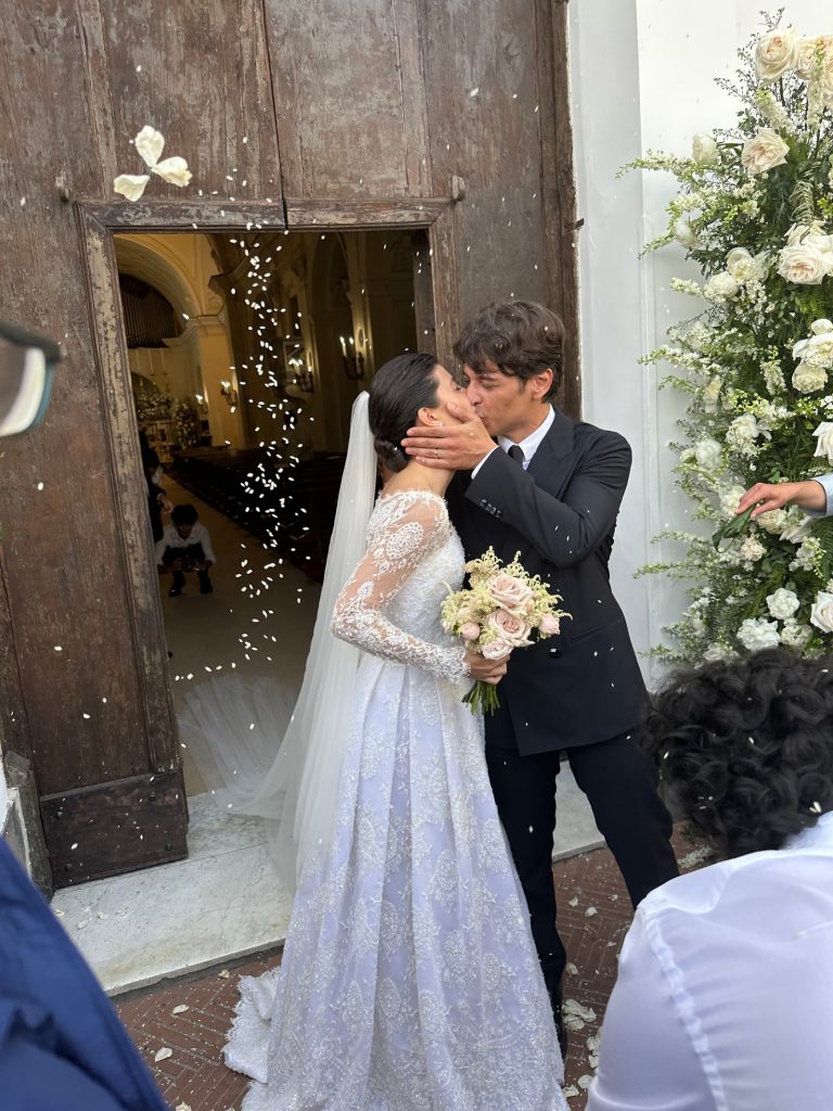 alessandra mastronardi con vestito da sposa